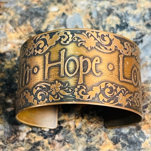 šCopper Embossed & Antiqued āFaith Hope Loveā Wrist Cuff! - Picture 6 of 10